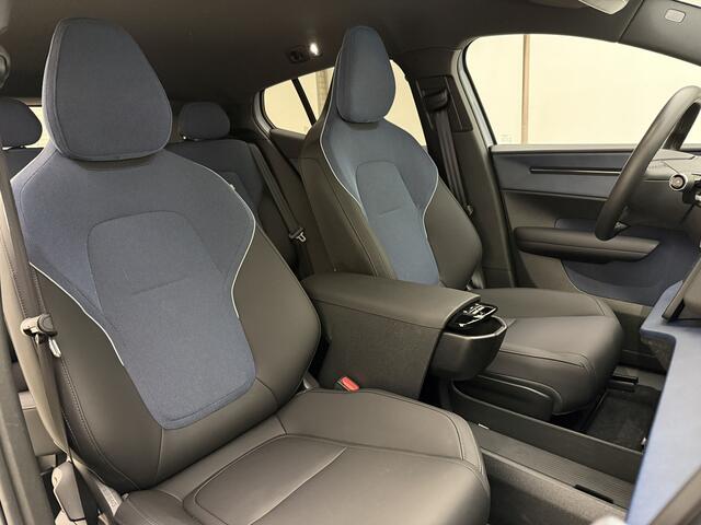 Volvo EX30 Extended Range Plus / Stoel + Stuurw. Verwarming / Getint glas / Zwart dak / H&K Audio / PDC + Camera / ACC / BLIS /