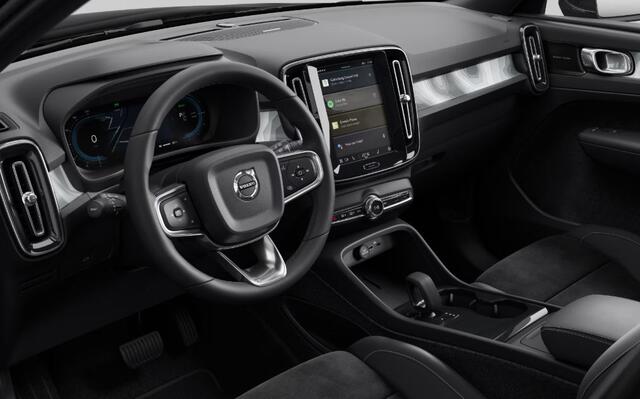 Volvo EX40 Single Motor Extended Range 252 PK Plus Black Ed. 82 kWh | Climate Pack | Edition Pack | 20 inch velgen | Panorama dak |