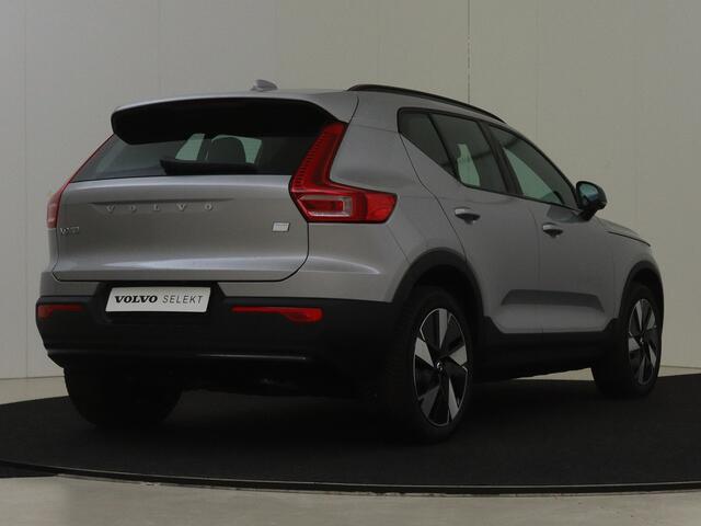 Volvo EX40 Single Motor Extended Range Plus 82 kWh | Trekhaak | ACC | Blis | Stoelverwarming | Camera | All seasons | 19"LMV | Warmtepomp