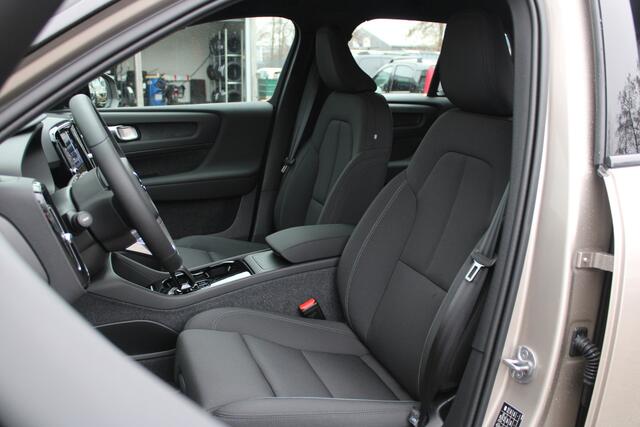 Volvo EX40 Single Motor Extended Range Plus 82 kWh | Trekhaak | Blis | Warmtepomp