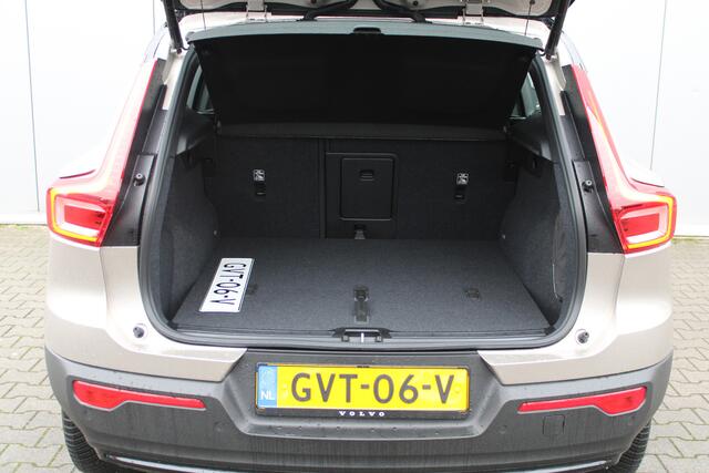 Volvo EX40 Single Motor Extended Range Plus 82 kWh | Trekhaak | Blis | Warmtepomp