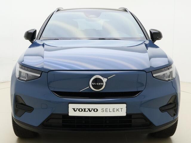 Volvo EX40 Extended Range Plus 82 kWh / NIEUW / DIRECT LEVERBAAR / GETINT GLAS / ALL SEASON BANDEN / ZWART DAK /