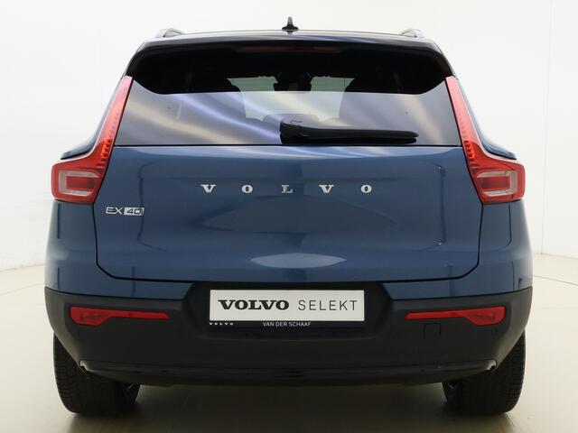 Volvo EX40 Extended Range Plus 82 kWh / NIEUW / DIRECT LEVERBAAR / GETINT GLAS / ALL SEASON BANDEN / ZWART DAK /