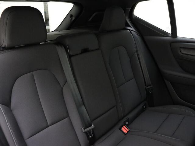 Volvo EX40 Extended Range Business Ed. 82 kWh / NIEUW / DIRECT LEVERBAAR / 360 CAMERA / ADAPT. CRUISE / BLIS / GETINT GLAS / ALL SEASON / STOELVERWARMING /