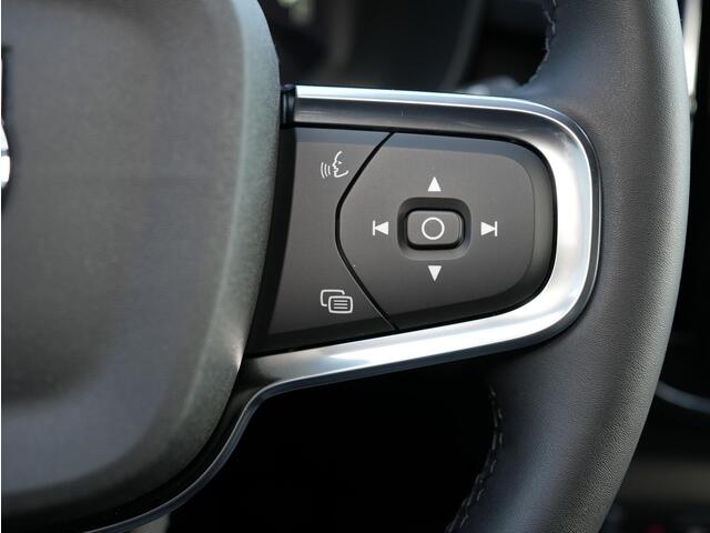 Volvo EX40 Single Motor Plus 70 kWh Plus - Intellisafe Assist & Surround - Parkeercamera achter - Verwarmde voorstoelen & stuur - Parkeersensoren voor & achter - Keyless - Elektr. bedienbare achterklep - Warmtepomp - Google Maps - 19' LMV