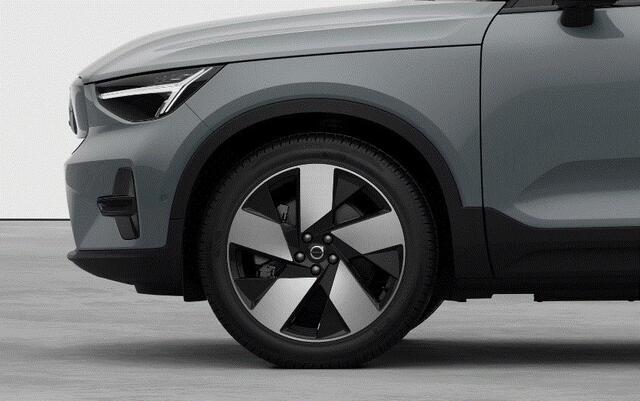 Volvo EX40 252PK Single Motor Extended Range Plus 82 kWh / Lounge pakket / Extra getint glas / Panoramadak / 360 camera / 20'' velgen / Zwart dak