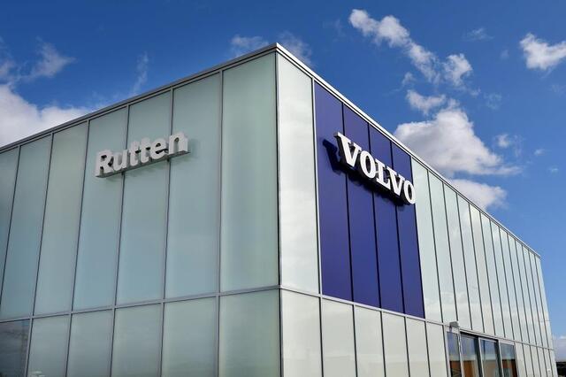 Volvo EX40 252PK Single Motor Extended Range Plus 82 kWh / Lounge pakket / Extra getint glas / Panoramadak / 360 camera / 20'' velgen / Zwart dak