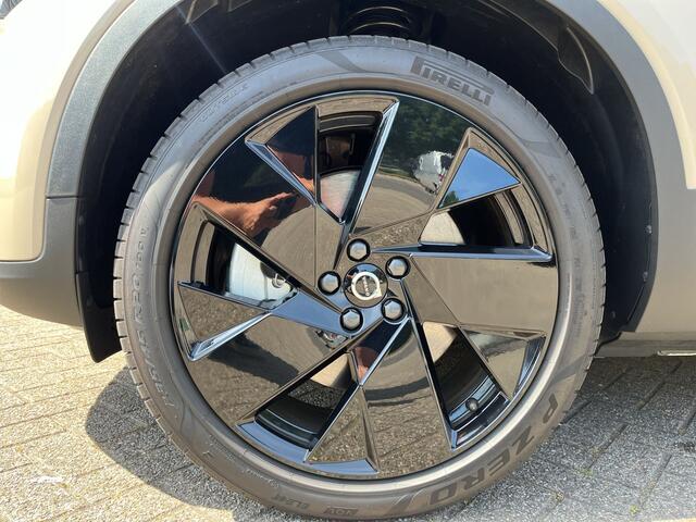 Volvo EX40 Single Motor Extended Range Plus 82 kWh / Sand Dune Metallic / Dawn bekleding / Black Sheep pakket /