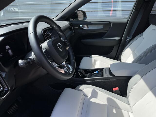 Volvo EX40 Single Motor Extended Range Plus 82 kWh / Sand Dune Metallic / Dawn bekleding / Black Sheep pakket /