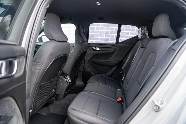 Volvo EX40 Single Motor Extended Range Business Edition | Adaptieve Cruise Control | Climate Pack | Versatility Pakket | All-Season Banden | Harman Kardon |