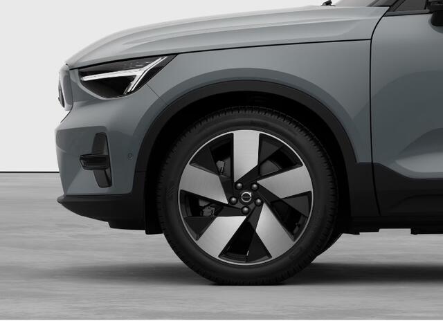 Volvo EX40 252PK Automaat Single Ext. Range Plus 82 kWh / Lounge Pakket / Extra getint glas / 360 Camera / 20'' velgen / Panoramadak / Zwart dak / Harman Kardon / Adaptieve cruise control / Getint glas / Stoel en stuurwielverwarming / parkeersensoren met 360 camera 