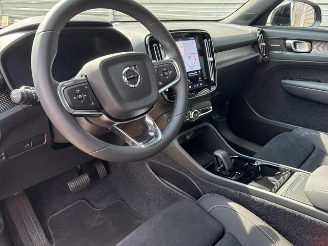 Volvo EX40 Single Motor Extended Range Ultra Black Ed. 82 kWh / 20" Dark Velgen / Achterbank verwarmd / Donker getinte ramen /