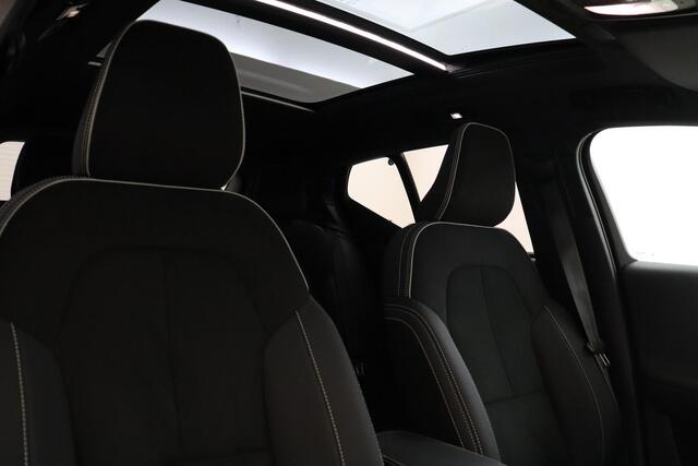 Volvo EX40 TWIN MOTOR PERFORMANCE ULTRA BLACK EDITION 82 kWh -PANO.DAK|HARMAN/KARDON|360°CAM|POWER-SEATS|TREKHAAK *NW.PRIJS ¤65.024!*