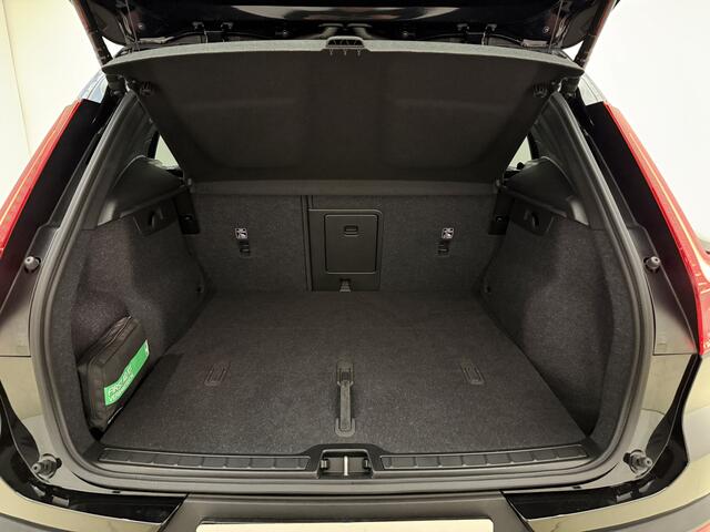 Volvo EX40 Extended Range Ultra Black Edition / Pixel Koplampen / 360 Camera / Nubuck / H&K Audio / 20'' / Stoel + Stuurw. Verwarming / Panoramadak / Elektr. Achterklep /