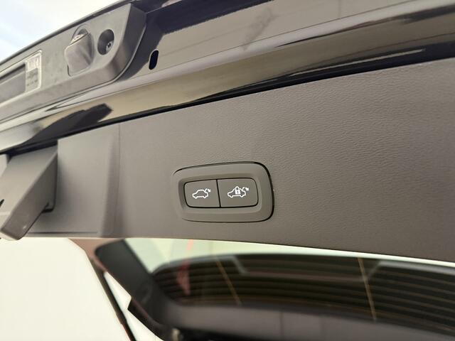 Volvo EX40 Extended Range Ultra Black Edition / Pixel Koplampen / 360 Camera / Nubuck / H&K Audio / 20'' / Stoel + Stuurw. Verwarming / Panoramadak / Elektr. Achterklep /