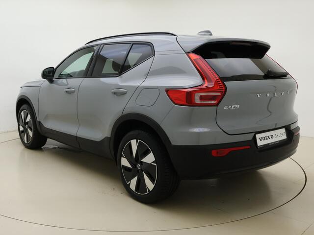 Volvo EX40 Extended Range Plus 82 kWh / Nubuck bekleding / 360 graden camera / Trekhaak / Keyles entry / BLIS / Stoel/- en stuurverwarming /