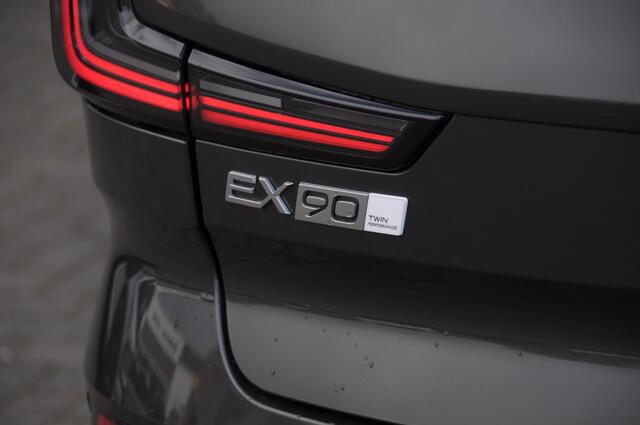Volvo EX90 Twin Performance 517PK Automaat Ultra 7p. 111 kWh Panoramadak / Luchtvering / Head-up display / Stoelverwarming en stuurwielverwarming / Massagestoelen / Memory seats / Adaptive cruise control / 360 Camera / elektrische achterklep