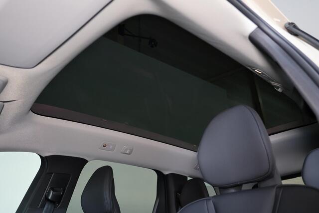Volvo EX90 Twin Motor Performance Ultra 7p. 111 kWh - Luchtvering - Panoramadak - IntelliSafe Assist & Surround - 360º Camera - BOSE speakers - Verwarmde voorstoelen, stuur & achterbank - Parkeersensoren voor & achter - Head up display - Draadloze tel. lader - Extra