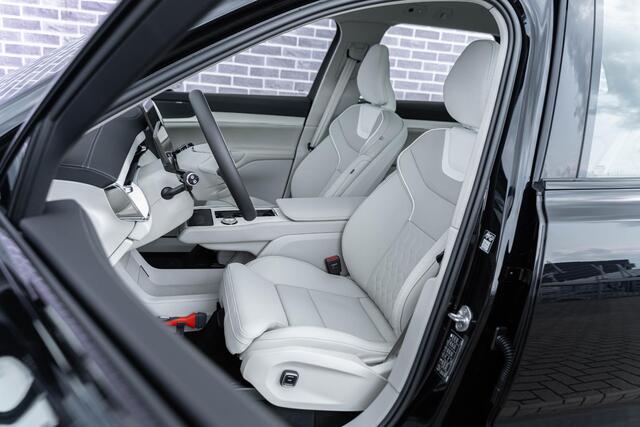 Volvo EX90 Single Motor Plus 7p. 104 kWh | Trekhaak | Panoramadak | Head up display | Elektr. stoelverstelling | Adaptive Cruise | Google Maps