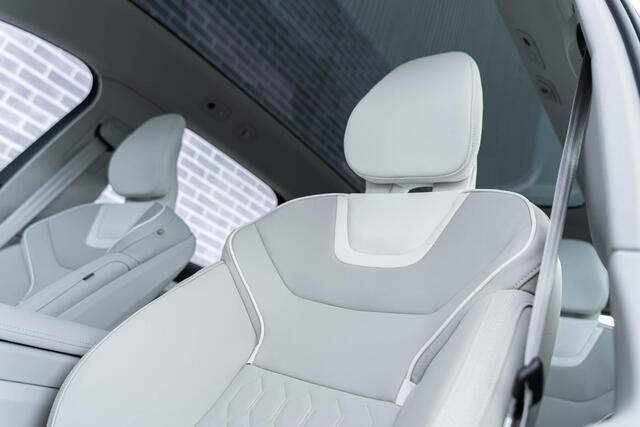 Volvo EX90 Single Motor Plus 7p. 104 kWh | Trekhaak | Panoramadak | Head up display | Elektr. stoelverstelling | Adaptive Cruise | Google Maps