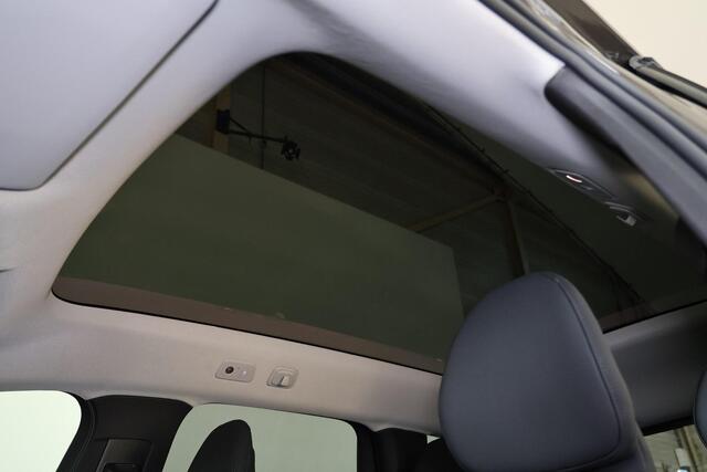 Volvo EX90 Performance Ultra 7p. 111 kWh - Luchtvering - Panoramadak - IntelliSafe Assist & Surround - 360º Camera - Bose Audio - Verwarmde voorstoelen, stuur & achterbank - Parkeersensoren voor & achter - Head up display - Extra getint glas - Elektr. inklapbare tre