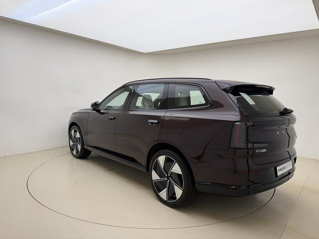 Volvo EX90 Twin Motor Ultra 7p. 111 kWh / Mullbery Red / Luchtvering / Pilot Assist Pack / Bowers en Wilkins audio / Trekhaak / Woolblend /