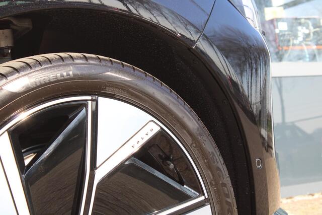 Volvo EX90 Twin Motor Performance Ultra 7p. 111 kWh, Nordico Charcoal interieur, 22" Lichtmetalen velgen, Pilot Assist Pack, Climate Pack, Bowers & Wilkins, Luchtvering, Getint glas, Elektrische trekhaak