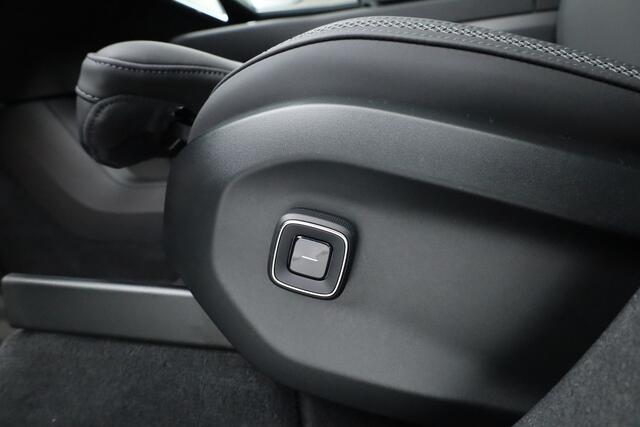 Volvo EX90 Twin Motor Plus 7p. 111 kWh | HUD | Luchtvering | Elek. Trekhaak | CarPlay | 360cam | B&W