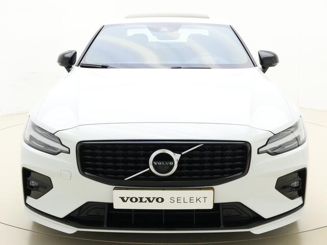 Volvo S60 B4 211pk R-Design / Styling kit / HUD / Panorama dak / Stand kachel / H&K audio / 360 camera / Trekhaak /