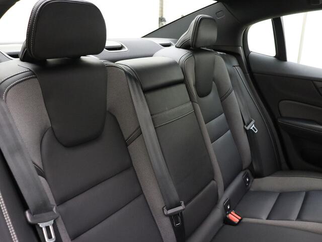 Volvo S60 B4 211pk R-Design / Styling kit / HUD / Panorama dak / Stand kachel / H&K audio / 360 camera / Trekhaak /