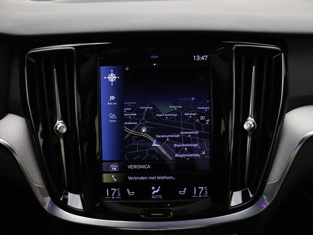 Volvo S60 B4 211pk R-Design / Styling kit / HUD / Panorama dak / Stand kachel / H&K audio / 360 camera / Trekhaak /