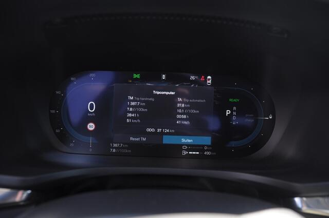 Volvo S60 T6 350PK Automaat Recharge Ultimate Bright / Head-up display / Harman Kardon audio / Panoramadak / BLIS / Elektrisch bedienbare voorstoelen / Memory seats / Verwarmbare stoelen / Keyless entry /