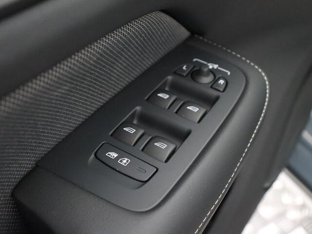 Volvo S60 2.0 T8 AWD Polestar Engineered (Pano / B&W / 360 Camera / Head up)