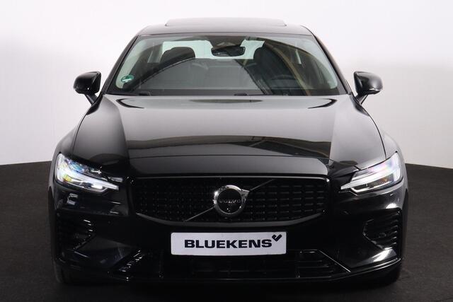Volvo S60 Recharge T8 AWD Ultimate Dark - LONG RANGE - Panorama/schuifdak - IntelliSafe Assist & Surround - 360º Camera - Harman/Kardon audio - Adaptieve LED koplampen - Verwarmde voorstoelen, stuur & achterbank - Parkeersensoren voor & achter - Elektr. bedienb. vo