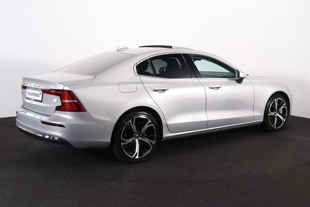 Volvo S60 Recharge T6 AWD Ultimate Bright - LONG RANGE - Panorama/schuifdak - IntelliSafe Assist & Surround - 360º Camera - Adaptieve LED koplampen - Verwarmde voorstoelen, stuur & achterbank - Parkeersensoren voor & achter - Elektr. bedienb. voorstoelen met geheug