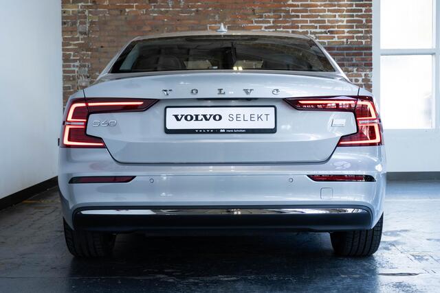 Volvo S60 Recharge T6 AWD Ultimate Bright | Verwarmd Stuurwiel en Voor+Achterstoelen | 360° Parkeercamera | Harman Kardon Premium Audio | 19'' Lichtmetalen Velgen | Elektrische Trekhaak | Panoramadak | Google infotainment | Longe Range |