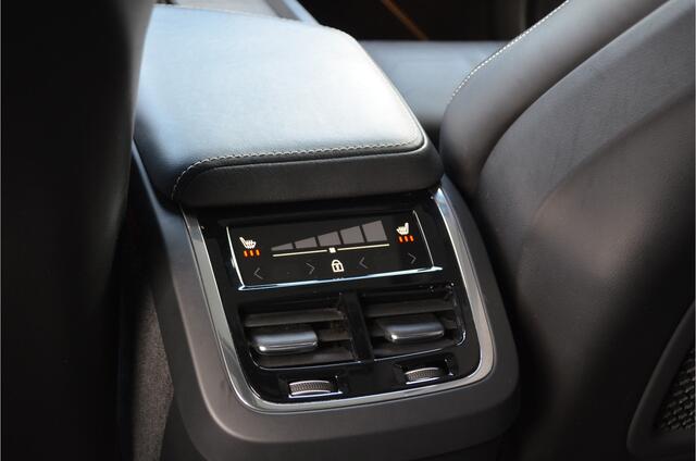 Volvo S60 2.0 T5 R-Design Pano | Harman Kardon | Elektr trekhaak | Stoelverwarming + achter + stuur | Pilot Assist | Leer | Headup | Dodehoeksensor | Bochtverlichting