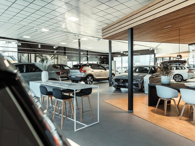 Volvo S60 2.0 T4 R-Design Automaat / Leder interieur / Sportstoelen / Trekhaak / 19" velgen / BLISS