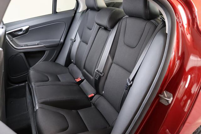 Volvo S60 1.5 T2 Kinetic, Trekhaak, Automaat, Navigatie, Stoelverwarming, 77dkm!