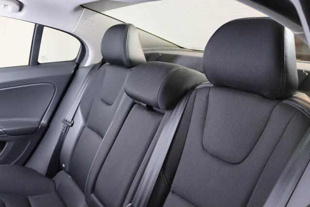 Volvo S60 1.5 T2 Kinetic, Trekhaak, Automaat, Navigatie, Stoelverwarming, 77dkm!