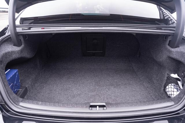 Volvo S60 2.0 B3 R-Design Navi Leder Sportstoelen Schuifdak NAP Camera Apple carplay Rijklaar!