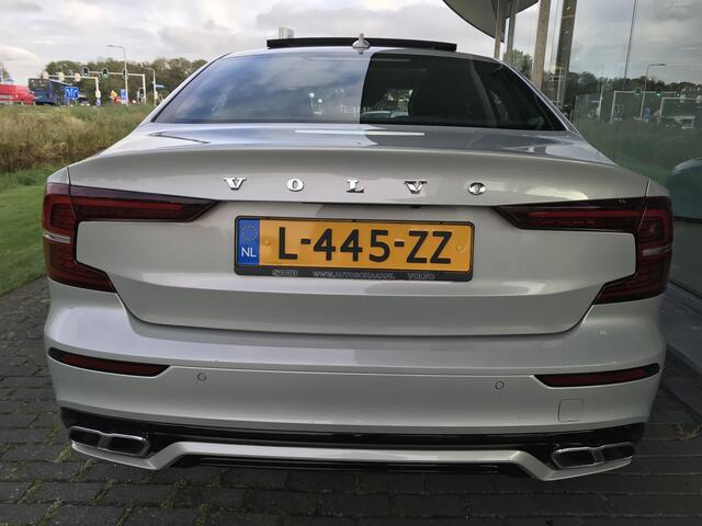 Volvo S60 2.0 Recharge T6 AWD R-Design | Rijklaar incl 12 mnd Bovag | Panoramadak Keyless DAB Stuurverwarming