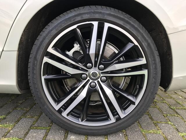 Volvo S60 2.0 Recharge T6 AWD R-Design | Rijklaar incl 12 mnd Bovag | Panoramadak Keyless DAB Stuurverwarming