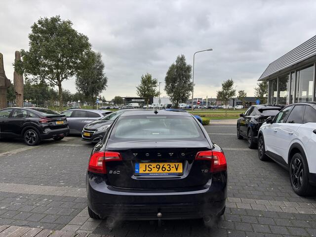 Volvo S60 1.5 T2 Kinetic Automaat | Navigatie | Cruise Conrtrol | Leder | Stoelverwarming | 1e Eig. | Trekhaak | Lage km stand!