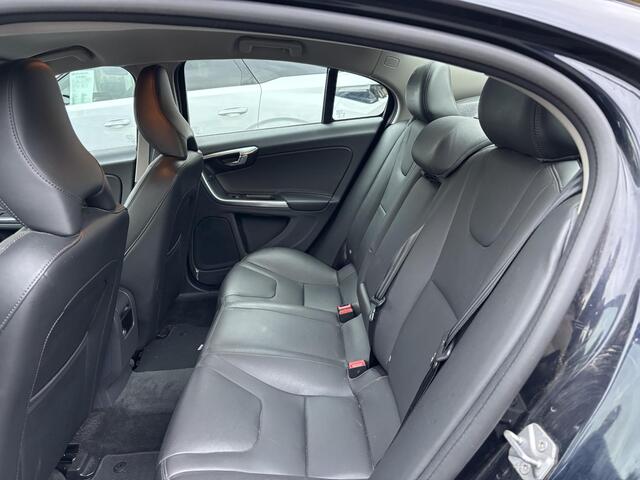 Volvo S60 1.5 T2 Kinetic Automaat | Navigatie | Cruise Conrtrol | Leder | Stoelverwarming | 1e Eig. | Trekhaak | Lage km stand!