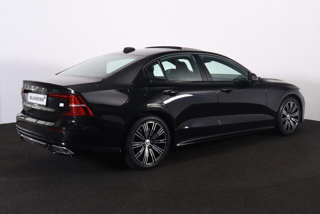 Volvo S60 Recharge T8 AWD R-Design - Panorama/schuifdak - IntelliSafe Assist - 360º Camera - Harman/Kardon audio - Adaptieve LED koplampen - Verwarmde voorstoelen & stuur - Parkeersensoren voor & achter - Elektr. bedienb. voorstoelen met geheugen - 19' LMV