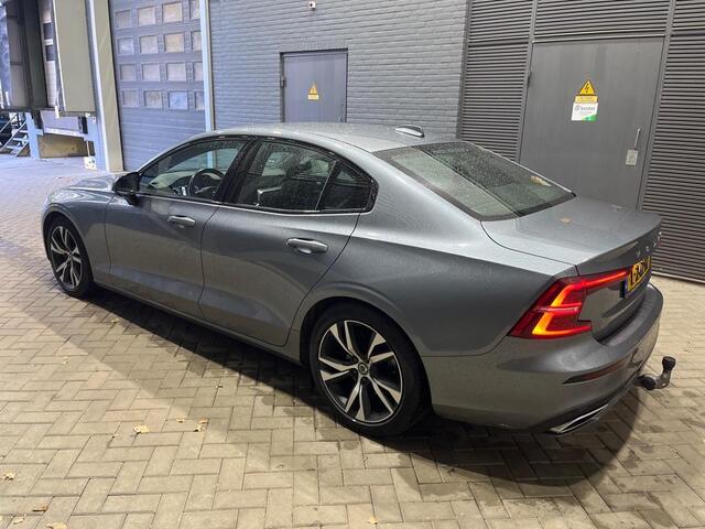 Volvo S60 B4 R-Design | ACC | Stoel+Stuurverwarming | BLIS | Apple Carplay | Keyless | Voorruitverwarming