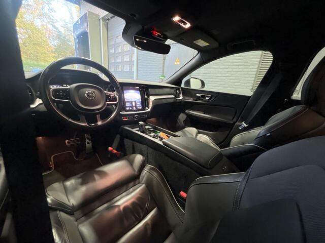 Volvo S60 B4 R-Design | ACC | Stoel+Stuurverwarming | BLIS | Apple Carplay | Keyless | Voorruitverwarming