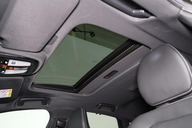 Volvo S90 T8 AWD Plus Dark - LONG RANGE - Luchtvering - Panorama/schuifdak - IntelliSafe Assist & Surround - 360º Camera - Harman/Kardon audio - Adaptieve LED koplampen - Verwarmde voorstoelen, stuur & achterbank - Parkeersensoren voor & achter - Elektr. bedienb. v