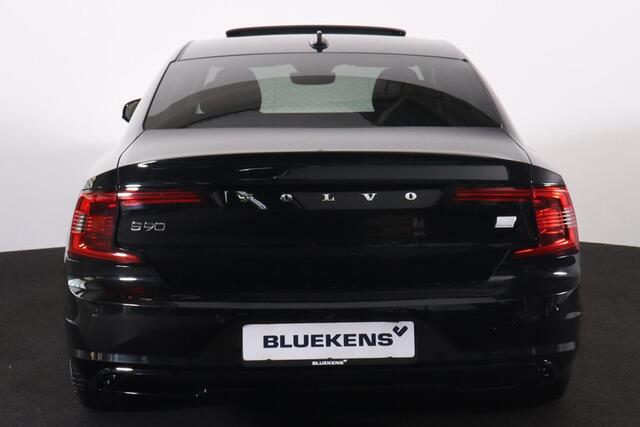 Volvo S90 T8 AWD Ultra Dark - LONG RANGE - IntelliSafe Assist & Surround - 360º Camera - Harman/Kardon audio - Adaptieve LED koplampen - Verwarmde voorstoelen, stuur & achterbank - Parkeersensoren voor & achter - Elektr. bedienb. voorstoelen met geheugen - Head up